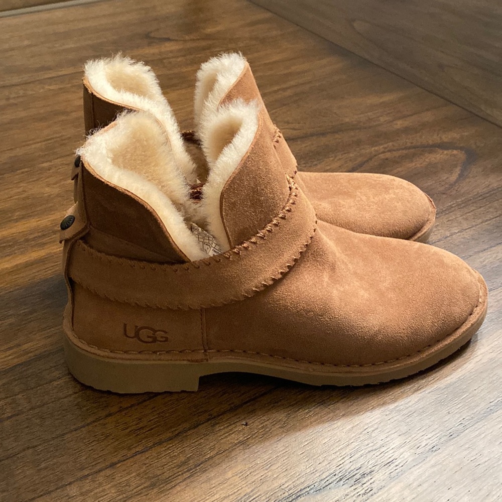 Ugg McKay Boots Size 9 NWOT